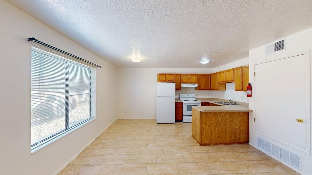 Image 15 of property listing at 3400 Wellesley Drive NE, Albuquerque, NM 87107