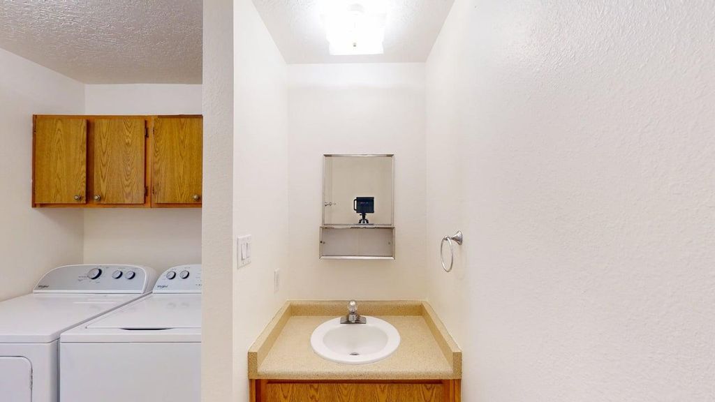 Image 32 of property listing at 3400 Wellesley Drive NE, Albuquerque, NM 87107