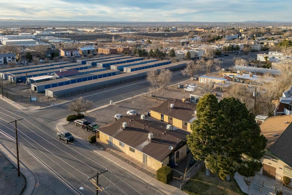 Image 44 of property listing at 3400 Wellesley Drive NE, Albuquerque, NM 87107