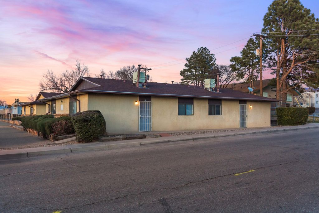 Image 6 of property listing at 3400 Wellesley Drive NE, Albuquerque, NM 87107