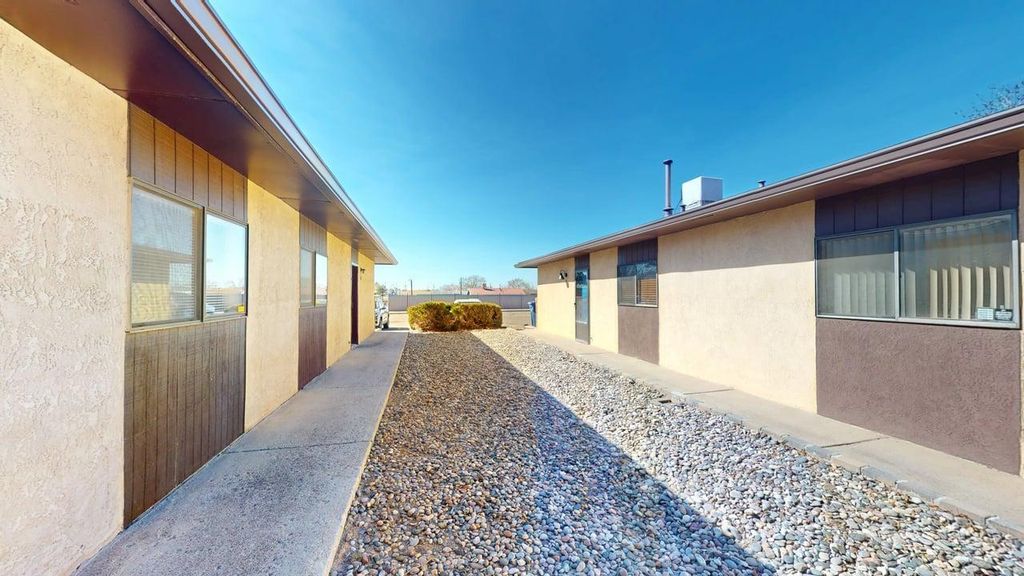 Image 8 of property listing at 3400 Wellesley Drive NE, Albuquerque, NM 87107