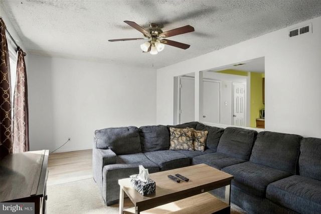 2 VERNON CT, Sicklerville, NJ 08081