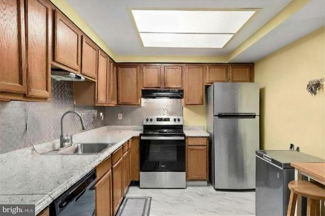 2 VERNON CT, Sicklerville, NJ 08081