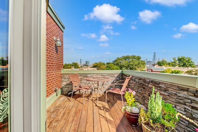 1500 W HURON Street C, Chicago, IL 60642