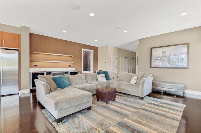 1500 W HURON Street C, Chicago, IL 60642