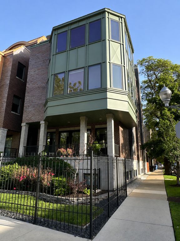 1500 W HURON Street C, Chicago, IL 60642
