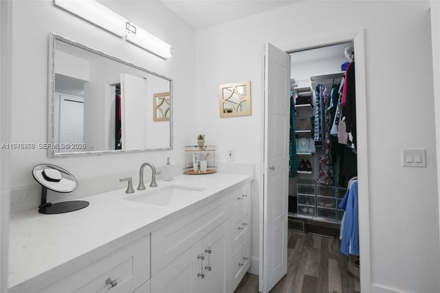 380 Racquet Club Rd 204, Weston, FL 33326