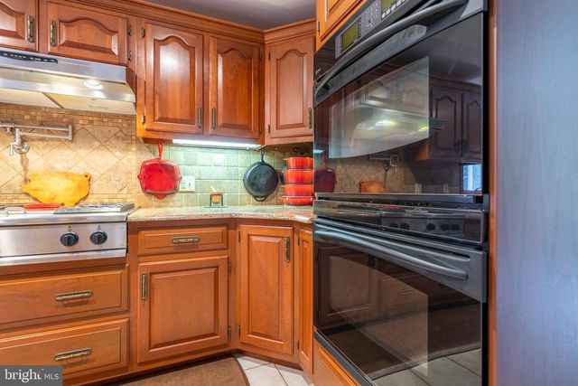 1397 EDGEVIEW ST, East Greenville, PA 18041