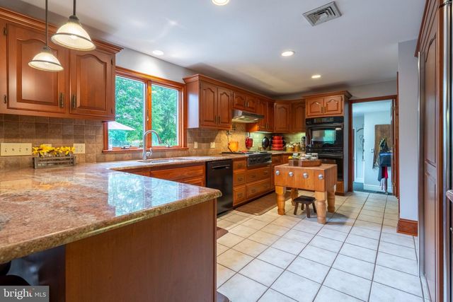 1397 EDGEVIEW ST, East Greenville, PA 18041