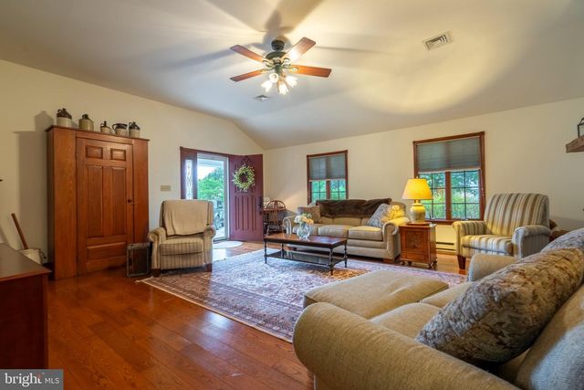 1397 EDGEVIEW ST, East Greenville, PA 18041