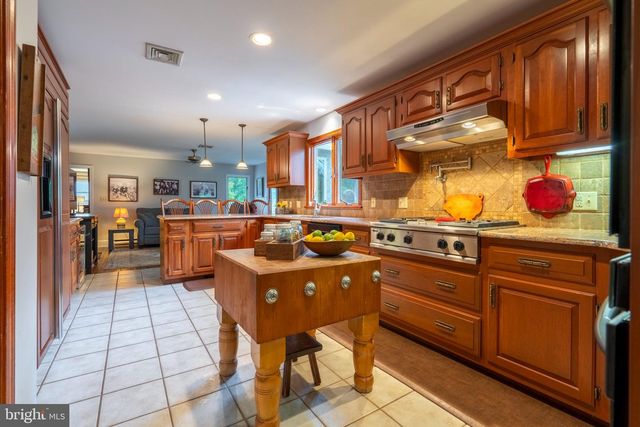 1397 EDGEVIEW ST, East Greenville, PA 18041