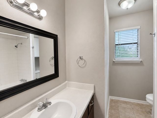 921 W Rochelle Road, Irving, TX 75062