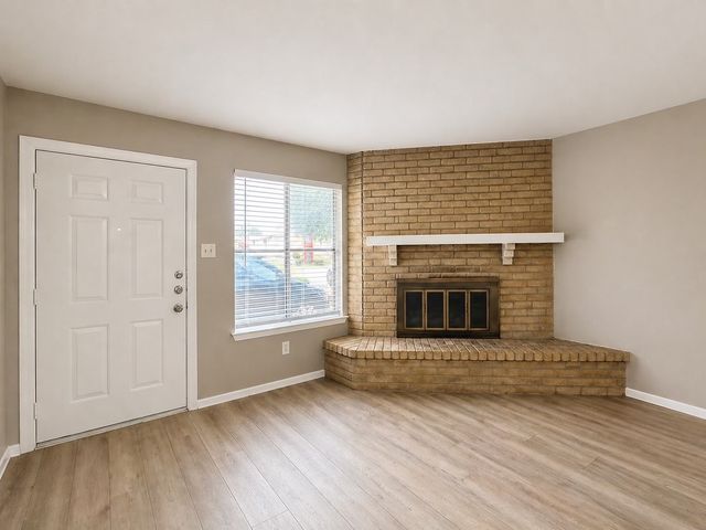 921 W Rochelle Road, Irving, TX 75062