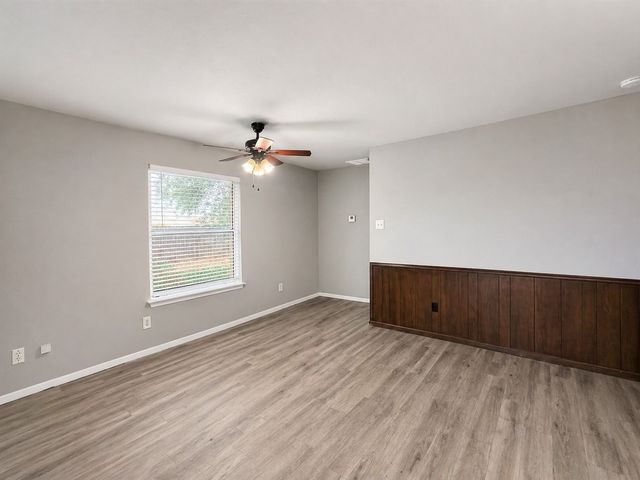 921 W Rochelle Road, Irving, TX 75062