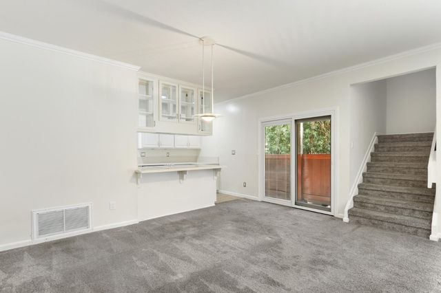 5902 Oak Ave, Carmichael, CA 95608