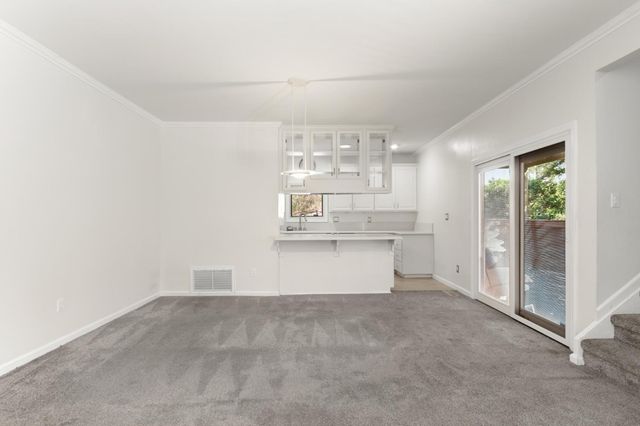 5902 Oak Ave, Carmichael, CA 95608