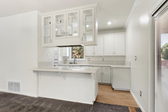 5902 Oak Ave, Carmichael, CA 95608