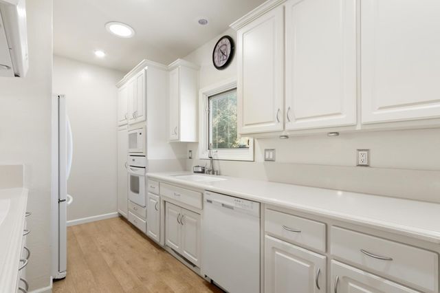 5902 Oak Ave, Carmichael, CA 95608