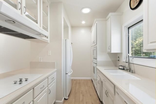 5902 Oak Ave, Carmichael, CA 95608