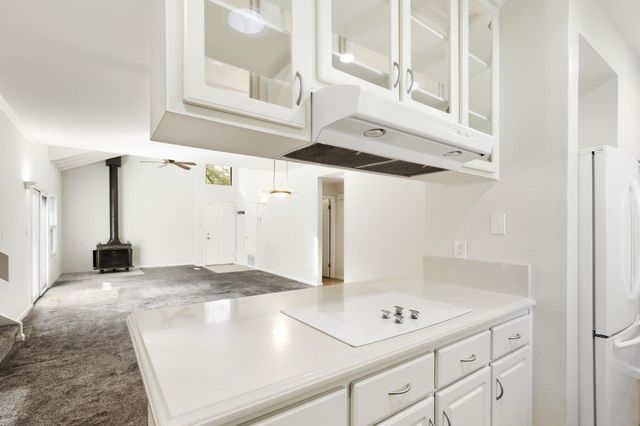 5902 Oak Ave, Carmichael, CA 95608