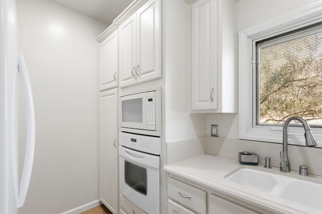 5902 Oak Ave, Carmichael, CA 95608