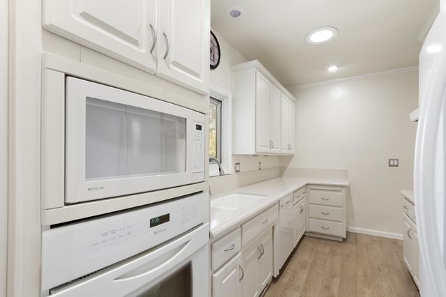 5902 Oak Ave, Carmichael, CA 95608