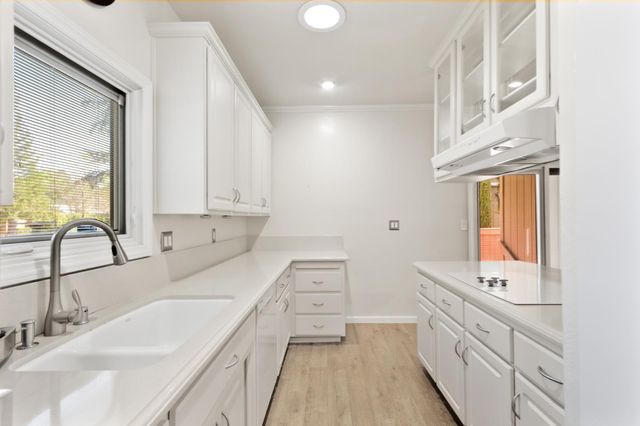 5902 Oak Ave, Carmichael, CA 95608