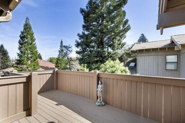 5902 Oak Ave, Carmichael, CA 95608