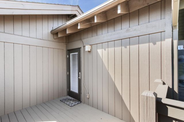 5902 Oak Ave, Carmichael, CA 95608