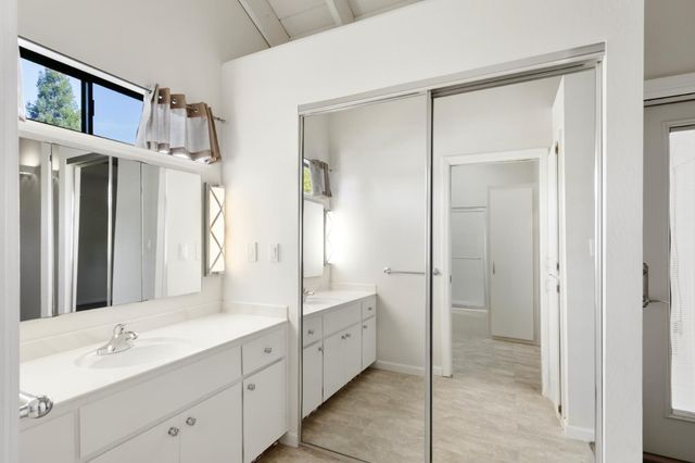 5902 Oak Ave, Carmichael, CA 95608