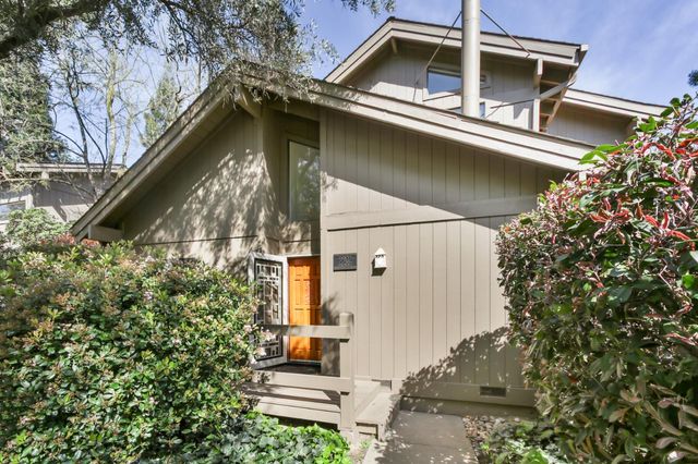 5902 Oak Ave, Carmichael, CA 95608