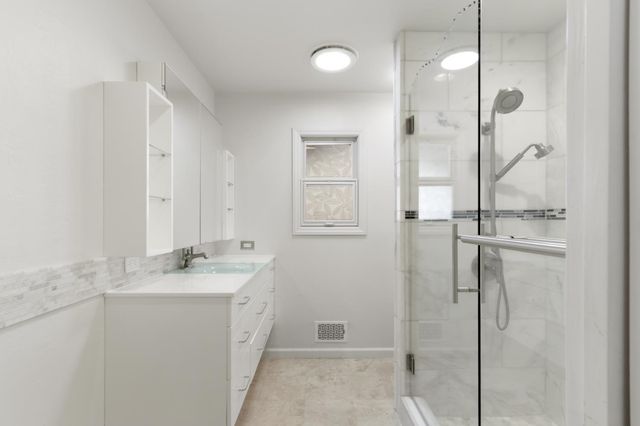 5902 Oak Ave, Carmichael, CA 95608