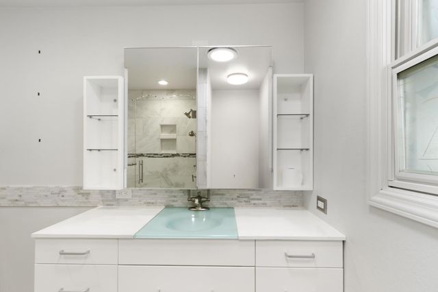 5902 Oak Ave, Carmichael, CA 95608