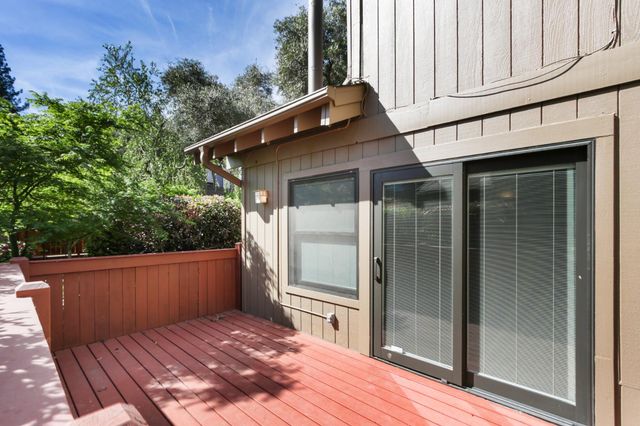 5902 Oak Ave, Carmichael, CA 95608