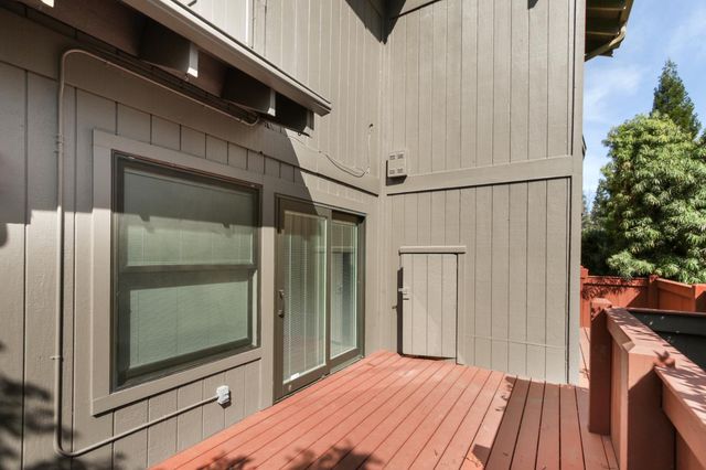 5902 Oak Ave, Carmichael, CA 95608