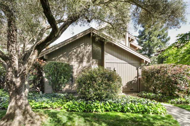 5902 Oak Ave, Carmichael, CA 95608