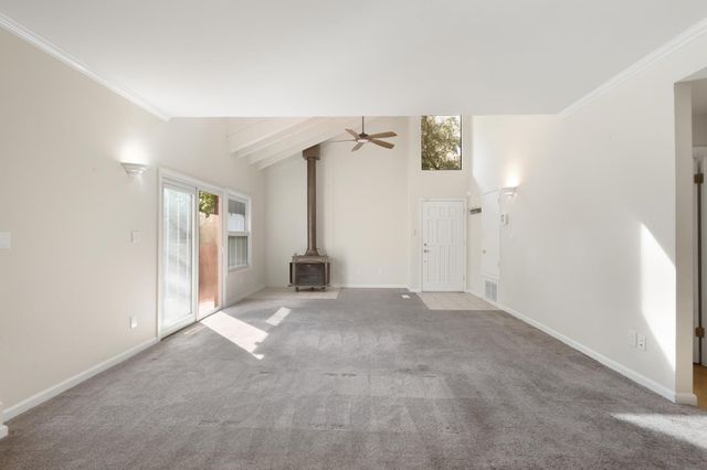 5902 Oak Ave, Carmichael, CA 95608