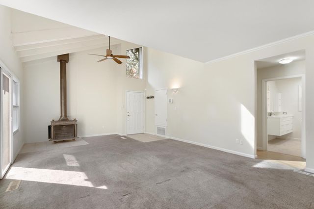 5902 Oak Ave, Carmichael, CA 95608