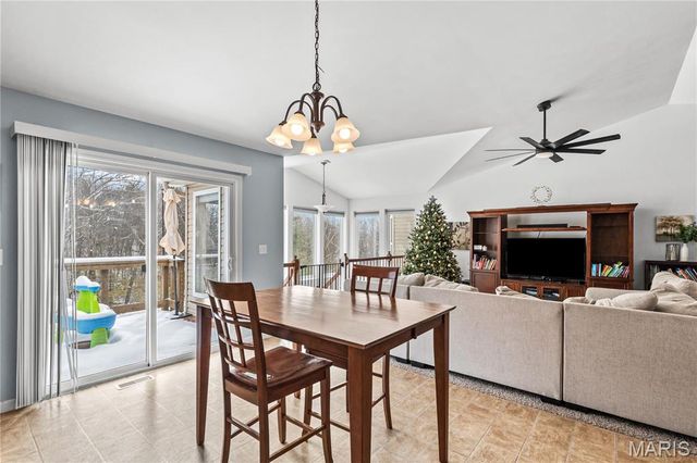 111 Coltens Place, Winfield, MO 63389