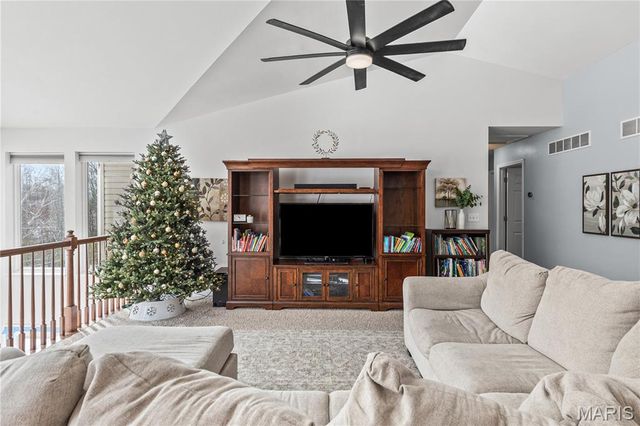 111 Coltens Place, Winfield, MO 63389