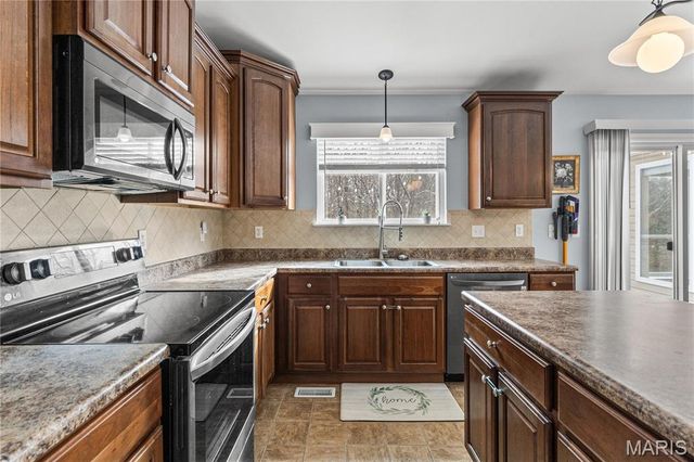 111 Coltens Place, Winfield, MO 63389