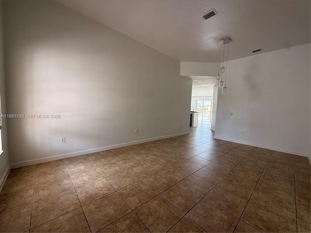 4045 NE 15th St, Homestead, FL 33033