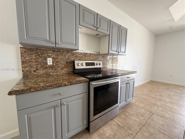 4045 NE 15th St, Homestead, FL 33033