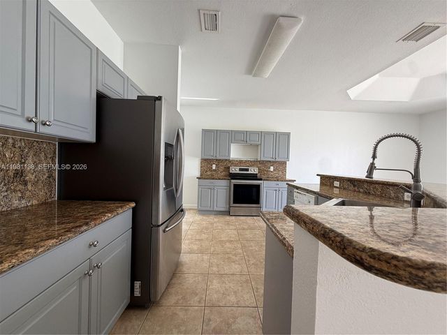 4045 NE 15th St, Homestead, FL 33033