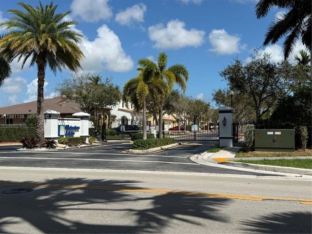 4045 NE 15th St, Homestead, FL 33033