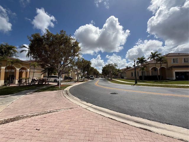 4045 NE 15th St, Homestead, FL 33033