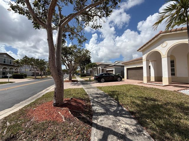 4045 NE 15th St, Homestead, FL 33033