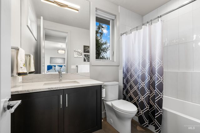 9828 W Broadford, Star, ID 83669