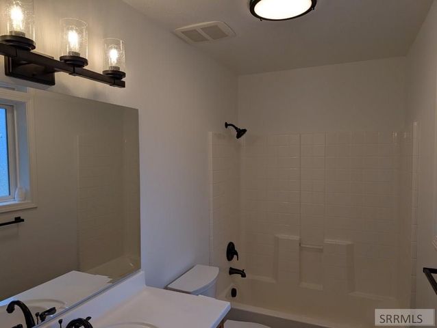 4822 S Streeter Avenue, Ammon, ID 83406