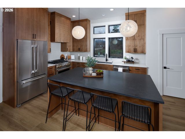 1116 Rock Creek Rd, Hood River, OR 97031